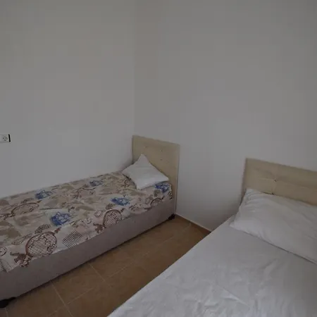 A & J 3 Beds Duplex